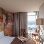 Standard huone ja avoin ikkkuna