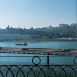 Jokinäkymä huoneesta