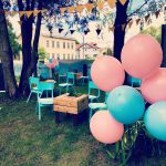 Ilmapalloja puutarhassa