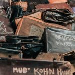 Vankien matkalaukkuja Auschwitz-Birkenaun keskitysleirimuseossa