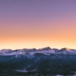 Tatra-vuoriston lumiset huiput Zakopanessa