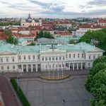 Ilmakuva Vilnan Presidentinlinnasta sekä vanhastakaupungista.