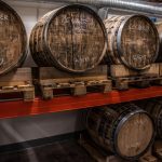 Siideritynnyreitä hyllyllä