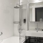 Kylpyhuone kylpyammeella