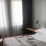 Parivuode ja kirjoituspöytä