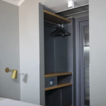 Vaatekaappi ja ulko-ovi