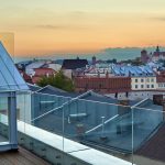 Auringonlasku kattoterassilta