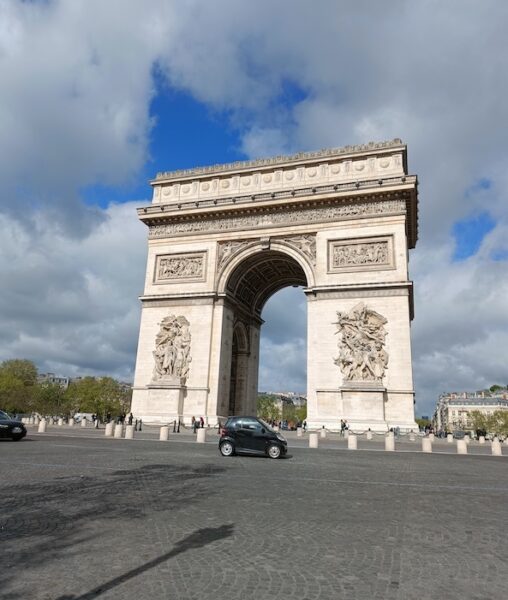 Tähtiaukion majestettinen Riemukaari