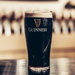 Guinness tuoppi täynnä olutta