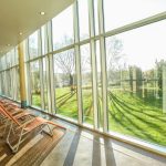 Lepotuoleja Aqva Span allasosastolla