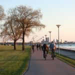 Piritan rantakatu puiston ja meren välissä