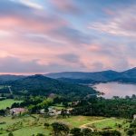 Laakso punertavankirjavan taivaan alla, Emporda Espanja