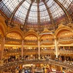 Galeries Lafayetten ostoskeskuksen loistoa.
