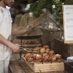 Korvapuusteja tarjolla Djurgårdenin kahvilassa Tukholmassa