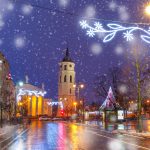 Lumisateinen päivä Vilnassa