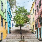 Värikäs portaikko Lissabonissa