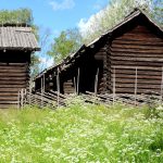 Vanhoja aittarakennuksia Skansenin ulkoilmamuseossa