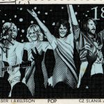 Vanha postimerkki, jossa kuvattuna Abba-bändin jäsenet