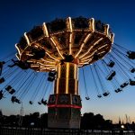 Grönalundin Karuselli iltahämärässä