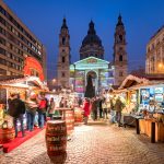 Tunnelmallinen joulutori Budapestissa.