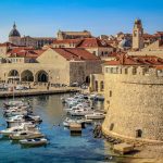 Dubrovnikin vanhaa kaupunkia ja satamaa