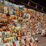 Taidekauppa kadun varressa