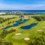 Saarenmaan golfkenttä meren rannalla