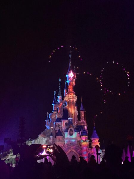 Illan valoshown kannattaa ehdottomasti jäädä!