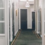 Hotellin aulatilat ovat tyylikkäät