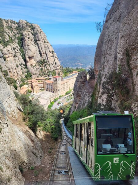 Puolipäiväretki Montserratin luostariin