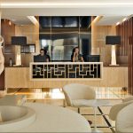 Hotellin vastaanottotiski