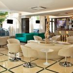 Hotellin aulabaari ja lounge