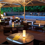 Iltatunnelmaa altaalla