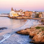 Auringonlasku merenrannassa Sitges, Espanja