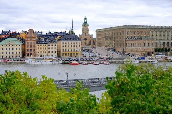Näkymää Tukholman vanhaan kaupunkiin syksyllä.