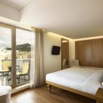 Superior-huone parvekkeella, Titania Hotel, Ateena, Kreikka