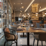 Baaritiski ja pöytiä