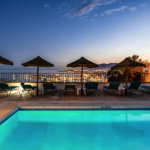 Allasalue auringonlaskussa