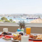 Aamiainen kattoterassilla maisemia ihaillen, Catalonia Majorica Hotel, Mallorca