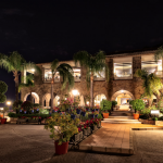 Parador de Malaga Gibralfaro Hotel iltavalaistuksessa