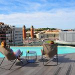 B Hotel aurinkoterassi ja uima-allas