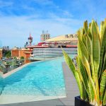 B Hotel aurinkoterassi ja uima-allas