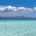 Alcudian ranta ja turkoosi merivesi Mallorcalla