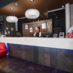 Hotellin vastaanotto palvelee vuorokauden ympäri