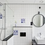 Huoneista löytyy kaunis kylpyhuone