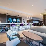 Hotellista löytyy viihtyisä aulabaari