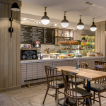 Hotellin yleiset tilat ovat viihtyisät