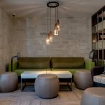 Hotellin yleiset tilat ovat viihtyisät