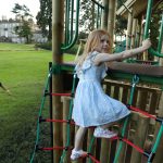 Pihalta löytyy myös lasten leikkipaikka