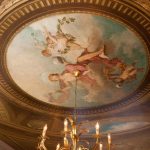 Upea kattomaalaus on vuodelta 1904 ja se juhlistaa Elizabeth ja Sir George Henry Sutherlandin avioliittoa